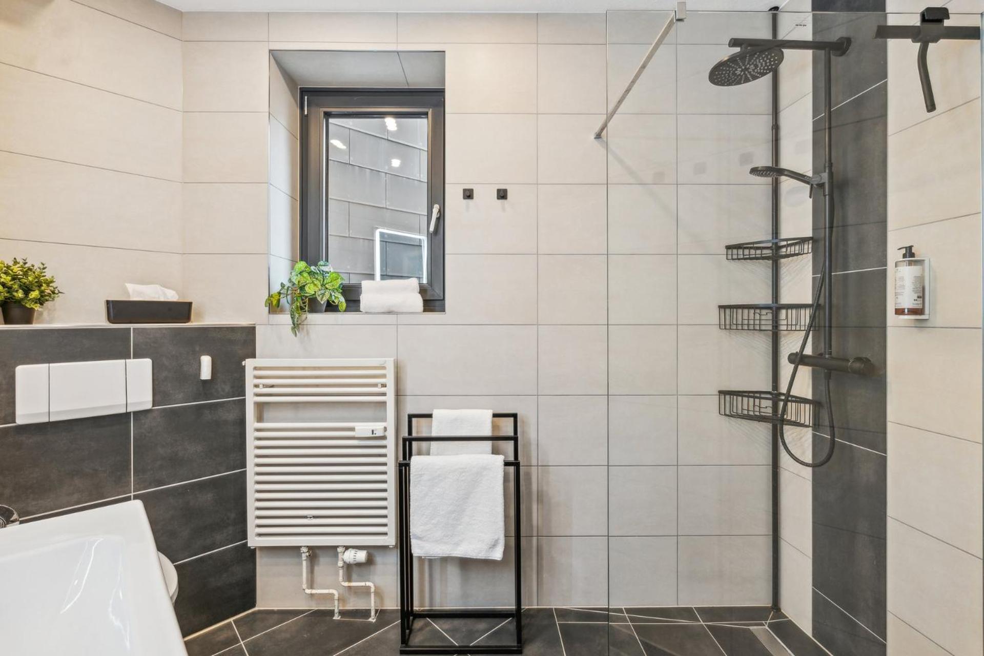 Maremar - Design Im Zentrum - 2 Schlafzimmer - Luxus Boxspringbetten - Kueche - Arbeitsplaetze & Highspeed Wlan - Balkon Apartment